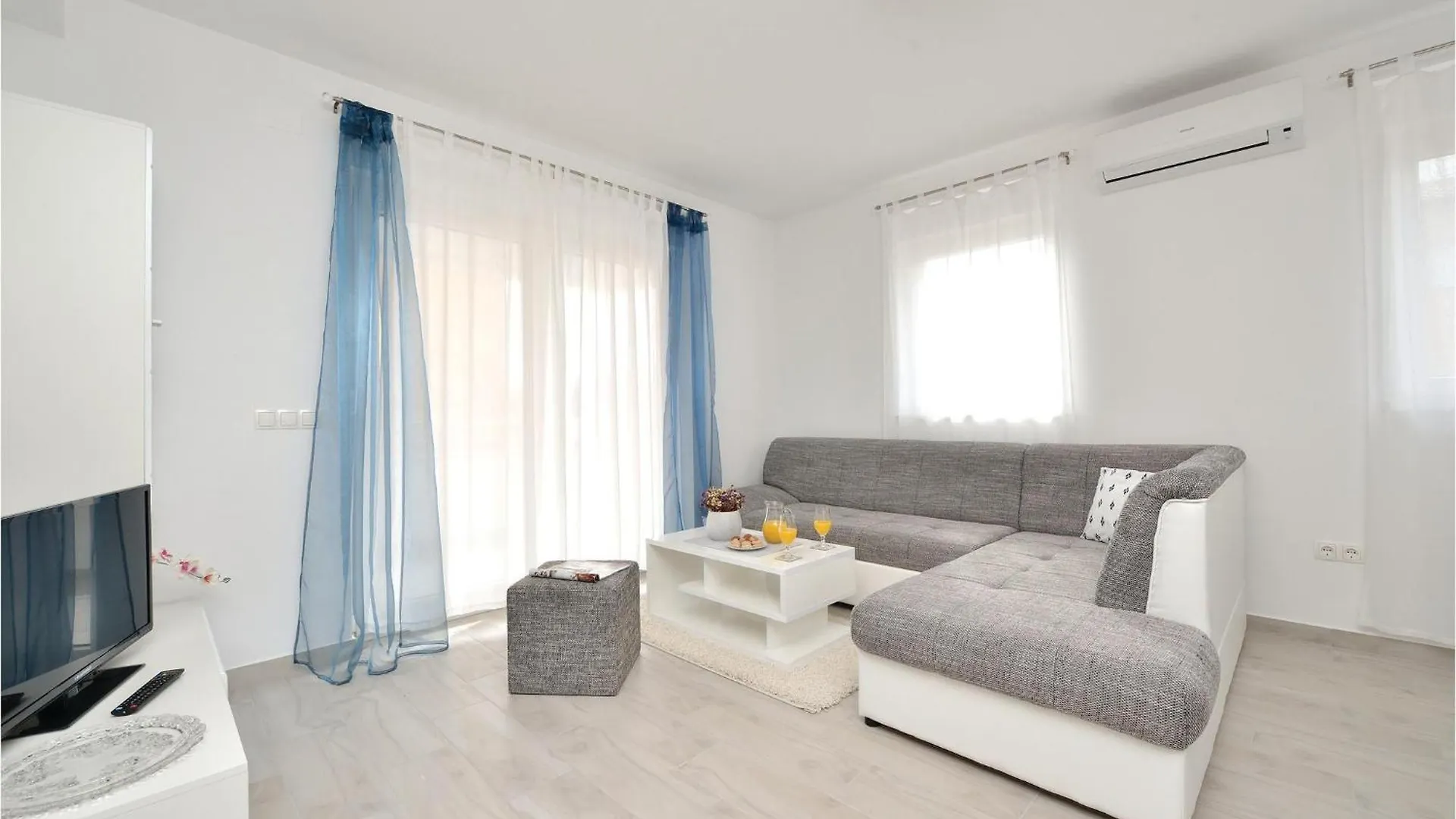 Gorgeous Apartment In Vrsi-Mulo With Wifi